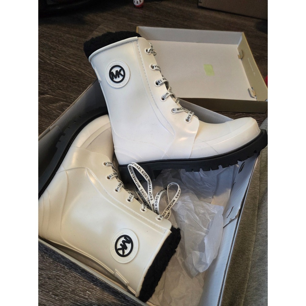 Michael Kors Whute Montaigne Faux Shearling-Lined PVC Rain Boot Size 6 - Picture 5 of 12